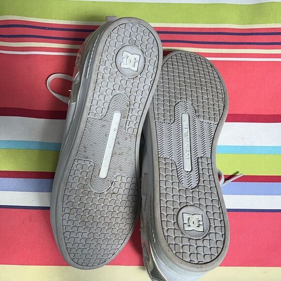 EXCELLENT CONDITION WOMEN’S 11 DC SHOES LOW TOP WHITE SNEAKERS/SKATE SHOE - Picture 9 of 10